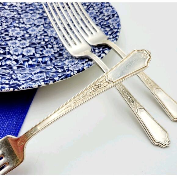 1847 Rogers Bros Ancestral Silverplate Set of 3 Dinner Fork Discontinued - Picture 8 of 9